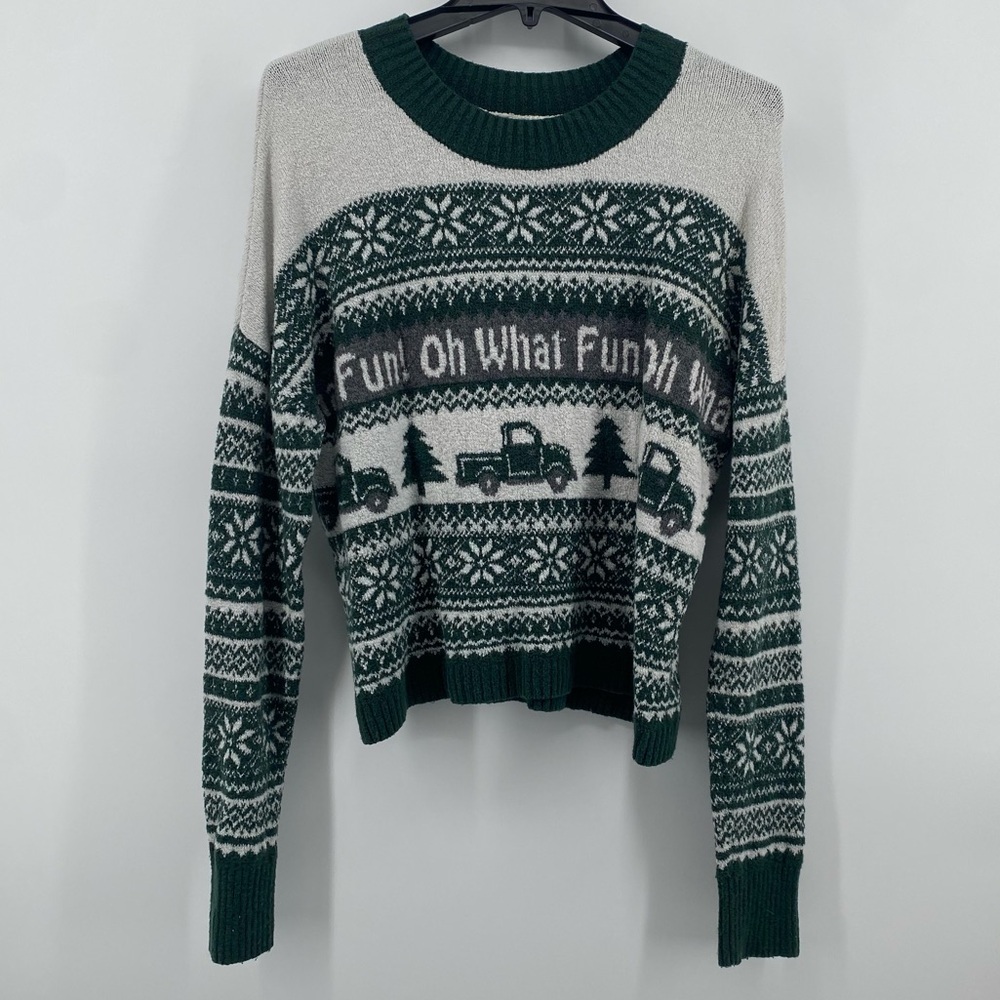 Kaisley | Cropped Holiday‎ Crew Neck Sweater w/ Full Length Sleeves | Size M |